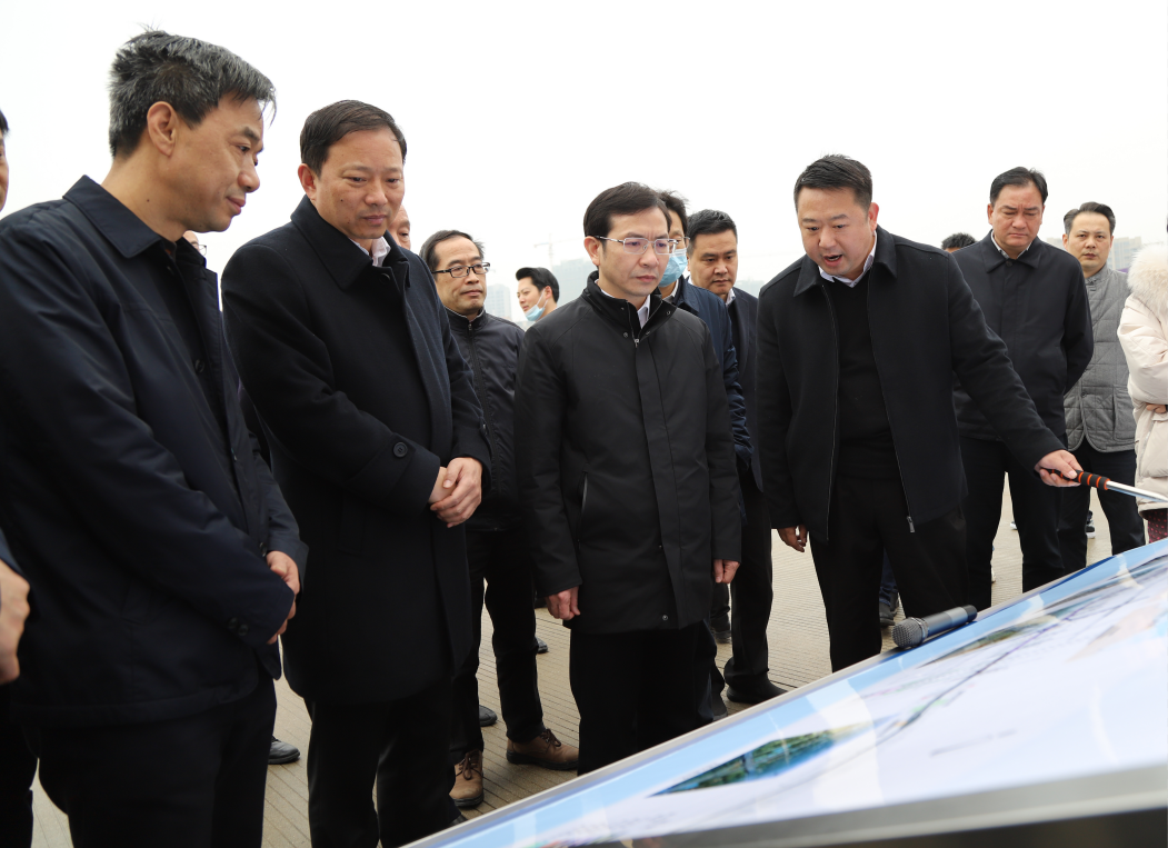 市委副書(shū)記、市長(cháng)黃喜忠一行視察九洲高架東延工程