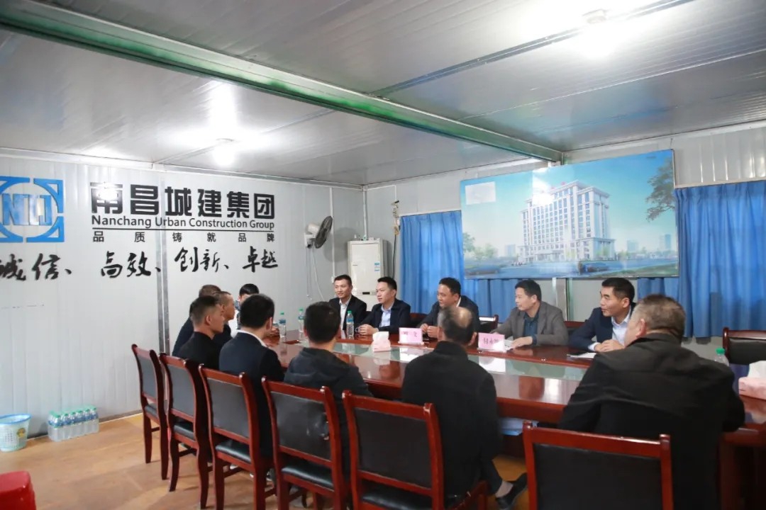 南昌城投集團人武部開(kāi)展傳承軍人精神，做集團建設發(fā)展的“排頭兵”座談會(huì )